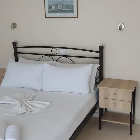 Pantheon Hall Hotel 2*