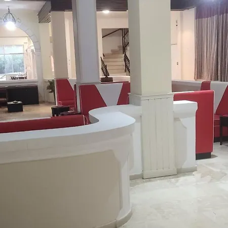 Pantheon Hall Hotel 2*